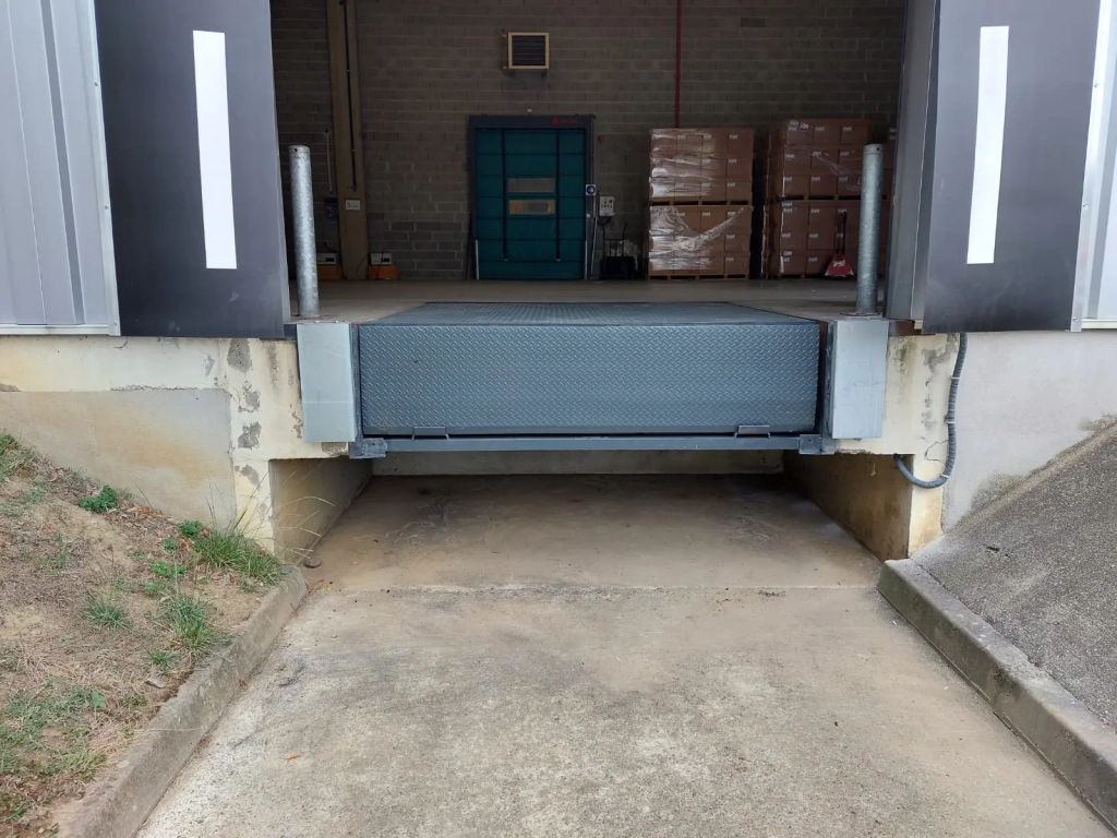 Remplacement d’un niveleur de quai hydraulique à Toulouse