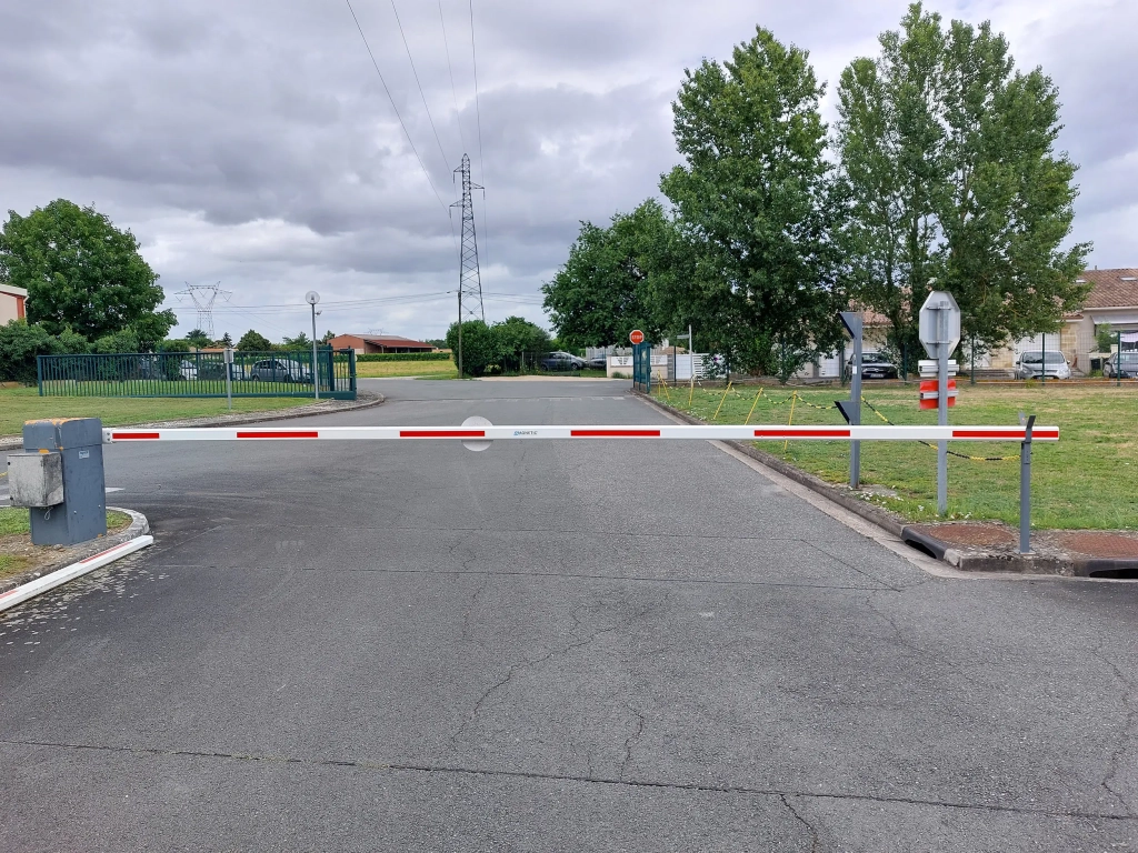Pose d'une barrière à Bordeaux