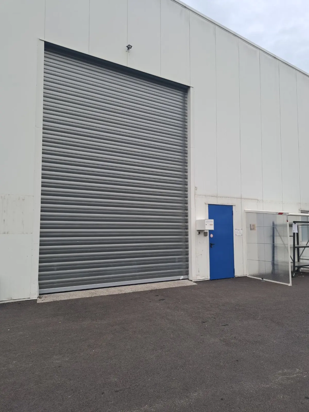 Pose d’un rideau métallique isolé à Toulouse