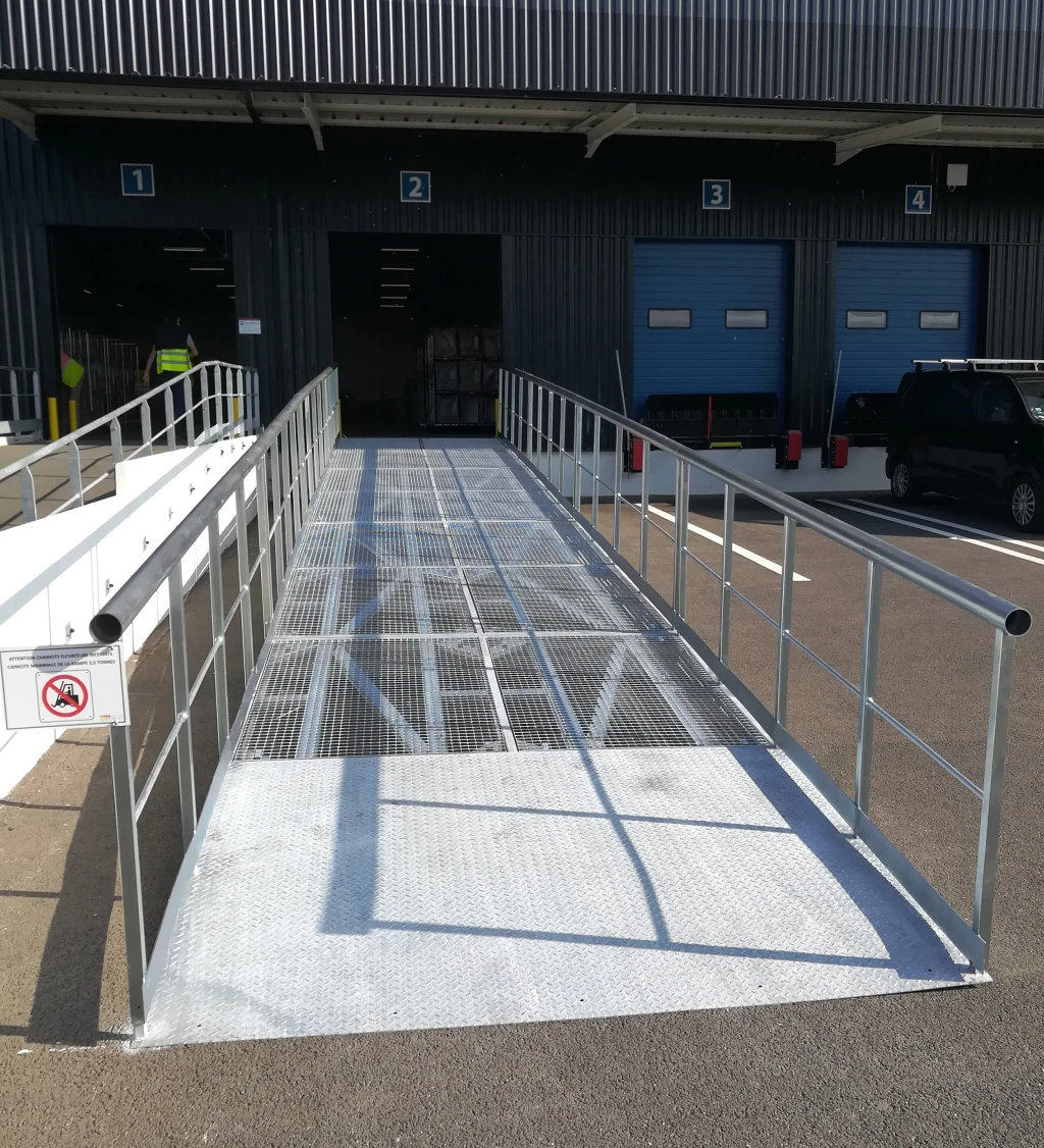 Pose d'une rampe d'accès à Bassens