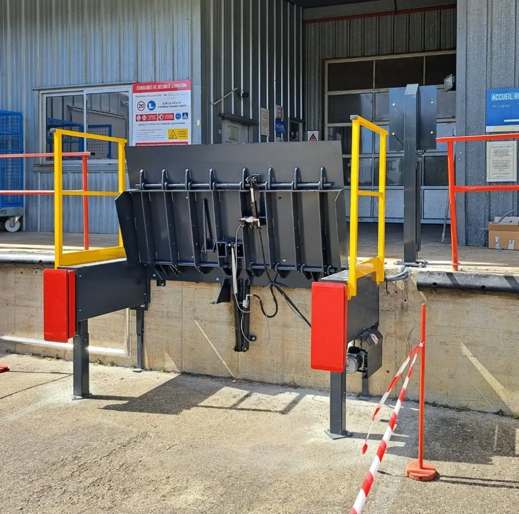 Installation d’une mini rampe hydraulique avec zone refuge et garde-corps