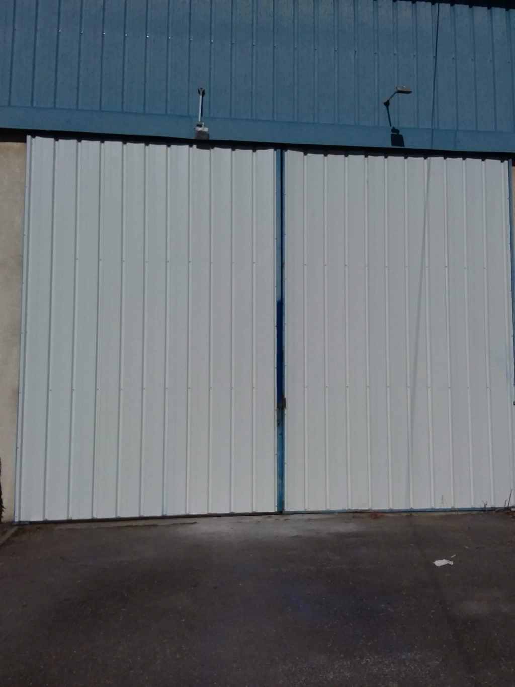 Remplacement de l’habillage sur deux portes coulissantes sur un site de stockage à BORDEAUX