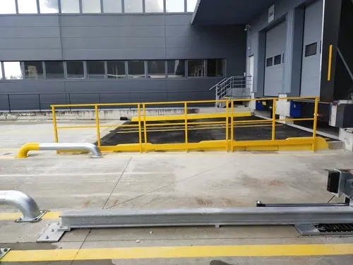 Installation d'une main courante sur un site logistique à Toulouse