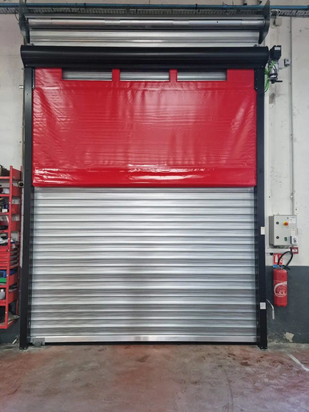Installation d'une porte souple avec rideau métallique à Toulouse