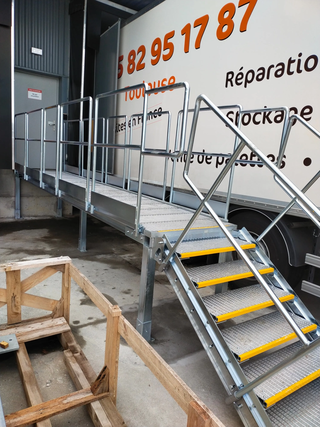 Installation d'une passerelle à Toulouse