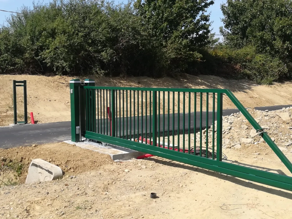 Installation d’un portail autoportant pour un site de logistique à Toulouse